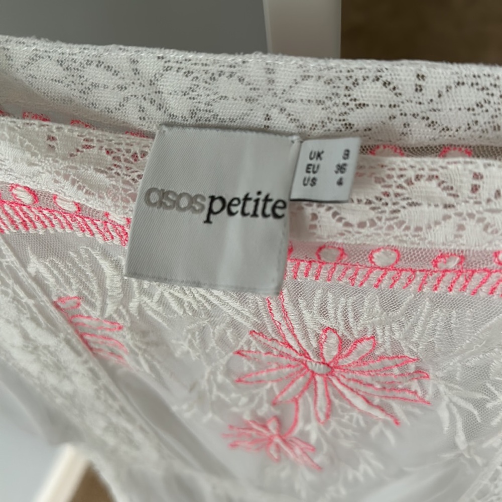 New! ASOS PETITE LACE DRESS - Picture 3 of 3